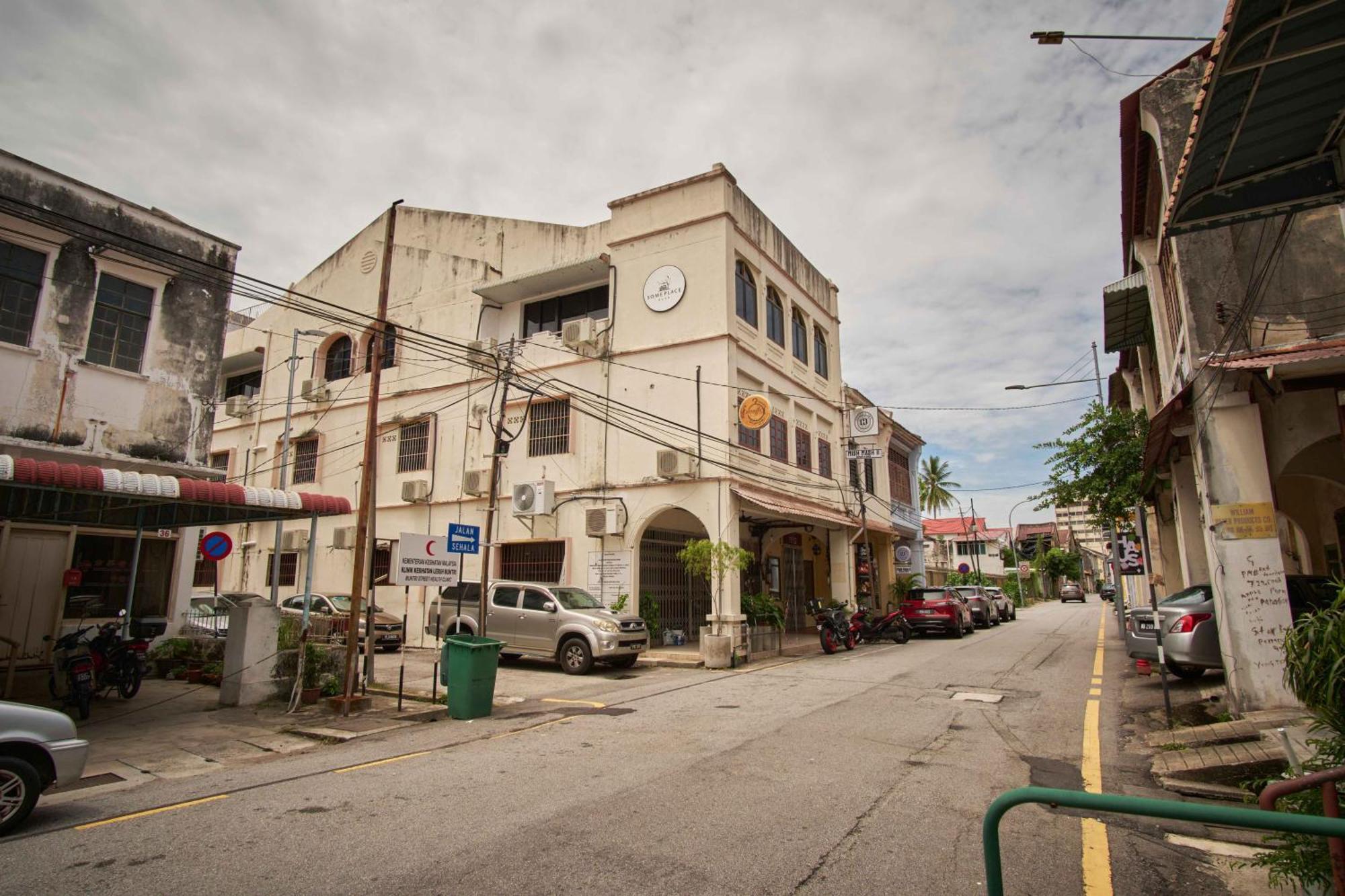 Some Place Else Asrama Georgetown